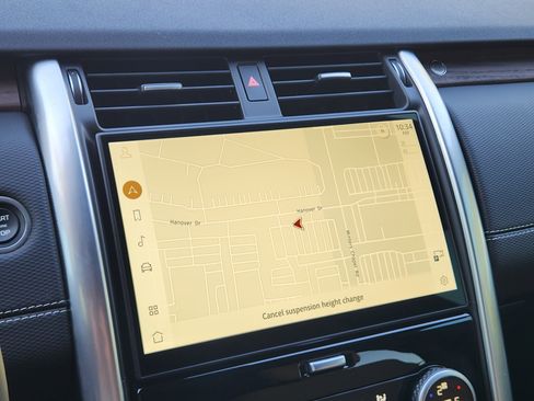 Used 2024 Land Rover Discovery Dynamic SE image 17