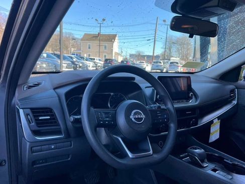Used 2023 Nissan Rogue SV image 10