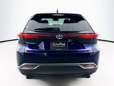 Used 2023 Toyota Venza LE image 7