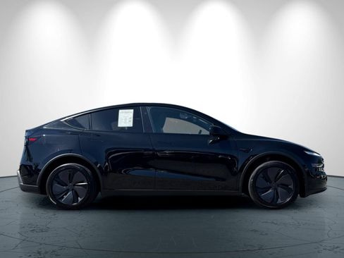 Used 2026 Tesla Model Y 2WD image 3