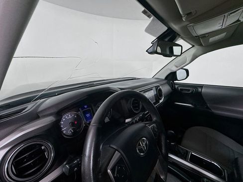 Used 2019 Toyota Tacoma SR5 RWD image 9