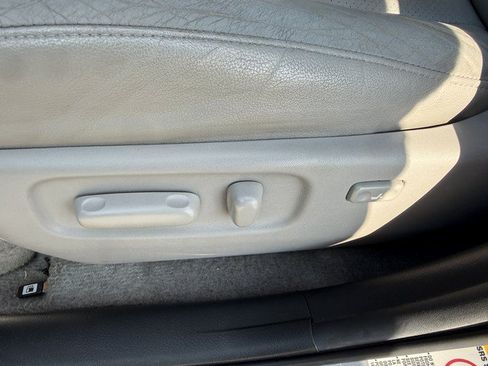 Used 2010 Toyota RAV4 Limited AWD/4WD image 18
