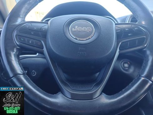 Used 2020 Jeep Cherokee Trailhawk image 13