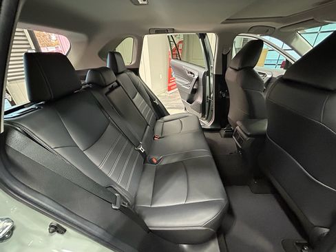 Used 2019 Toyota RAV4 XLE Premium w/ Cold Weather Package AWD/4WD image 43