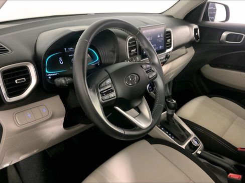 Used 2025 Hyundai Venue SEL FWD image 15