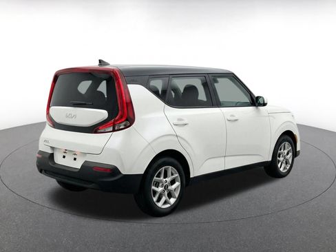 Used 2025 Kia Soul LX w/ LX Technology Package FWD image 7