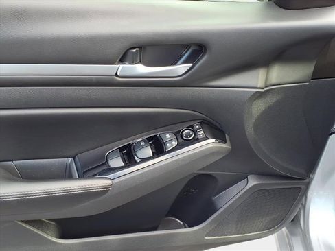 Used 2023 Nissan Altima 2.5 SV image 7