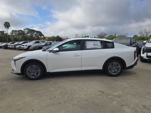 New 2025 Kia K4 LX image 5