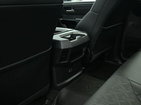 Used 2024 Toyota Tundra Limited image 22