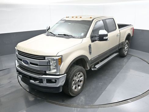 Used 2018 Ford F250 Lariat w/ Chrome Package image 43