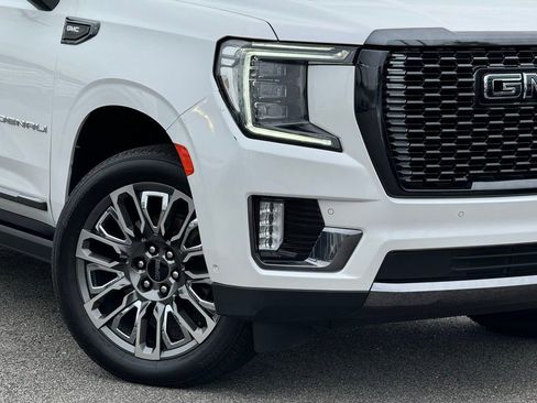 Used 2023 GMC Yukon Denali Ultimate w/ LPO, Floor Liner Package AWD/4WD image 3