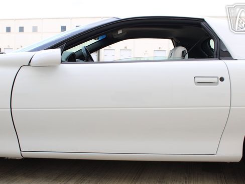 Used 1997 Chevrolet Camaro SS w/ Preferred Equipment Group 2 RWD image 30