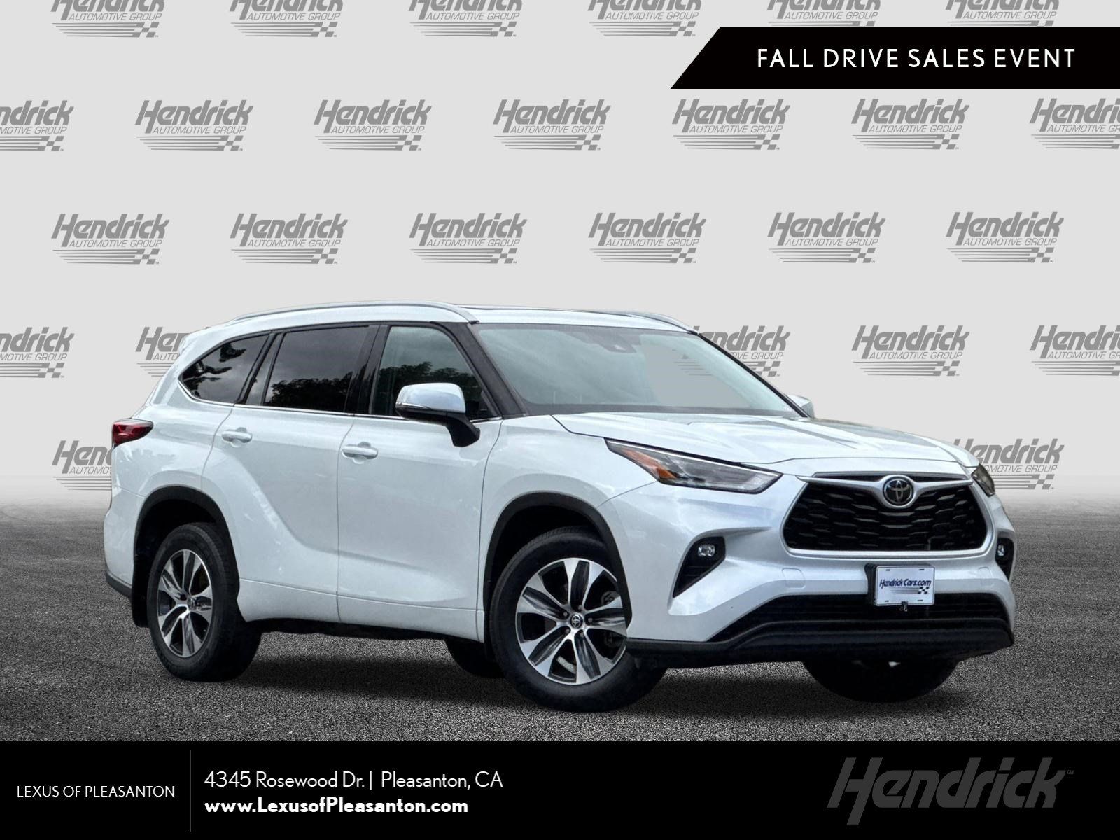 Used 2022 Toyota Highlander XLE AWD/4WD image 1
