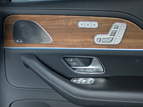 Certified 2023 Mercedes-Benz Maybach GLS 600 4MATIC image 16