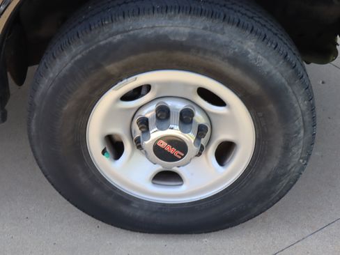 Used 2023 GMC Savana 3500 LT w/ LT Preferred Equipment Group RWD image 15
