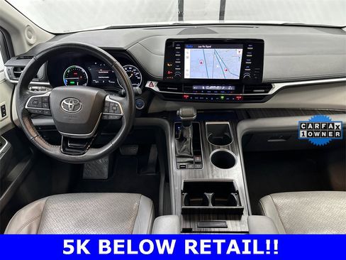 Used 2021 Toyota Sienna Limited image 25