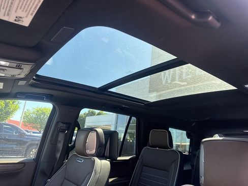 Certified 2025 GMC Yukon Denali Ultimate w/ LPO, Floor Liner Package AWD/4WD image 13