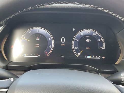 New 2025 Jeep Grand Cherokee Limited image 9