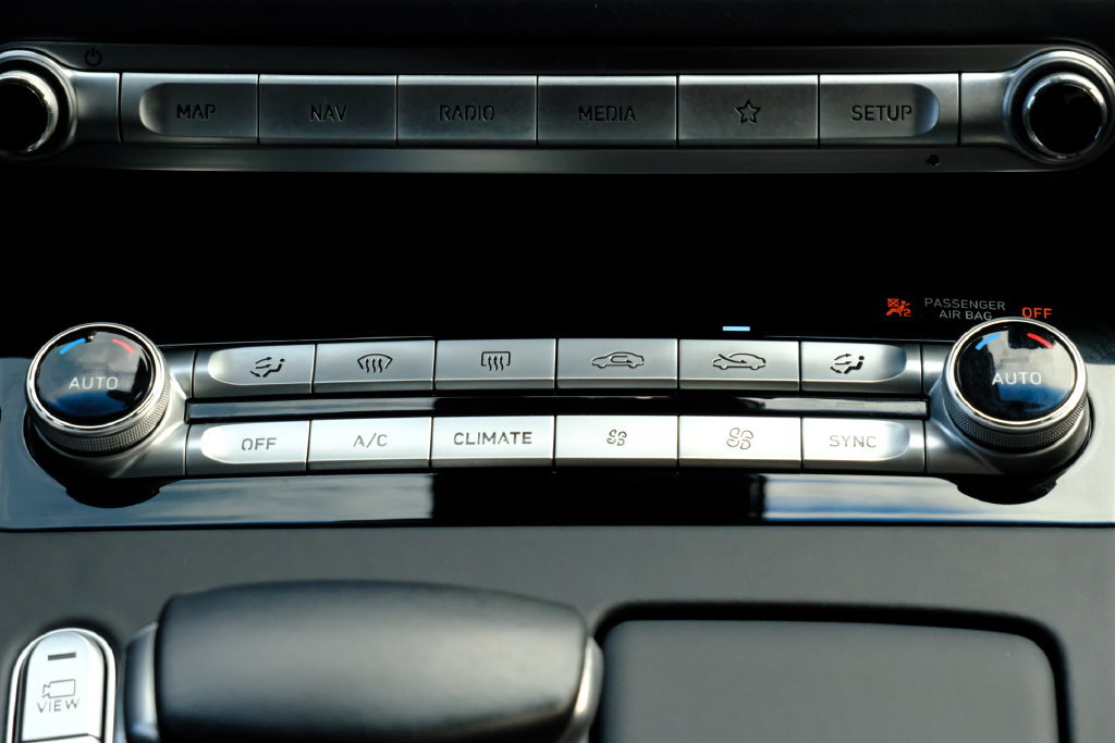 Used 2021 Genesis G90 3.3T Premium RWD image 23