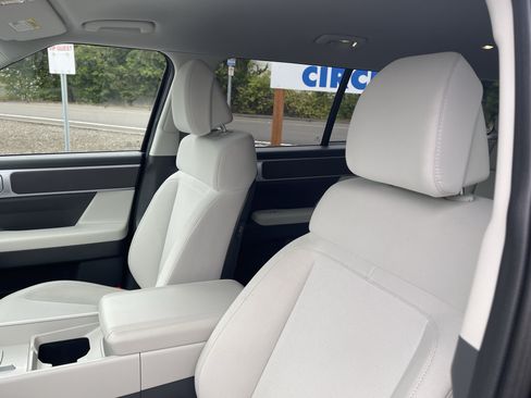 Used 2025 Hyundai Santa Fe SE AWD/4WD image 18