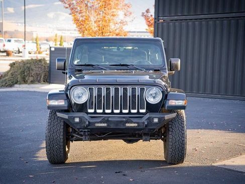 Used 2018 Jeep Wrangler Unlimited Sahara w/ Uconnect 4C Nav & Sound Group image 2