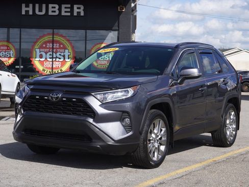 Used 2019 Toyota RAV4 XLE Premium w/ Cold Weather Package AWD/4WD image 3