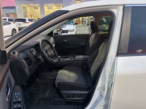 Used 2023 Nissan Rogue SV image 22