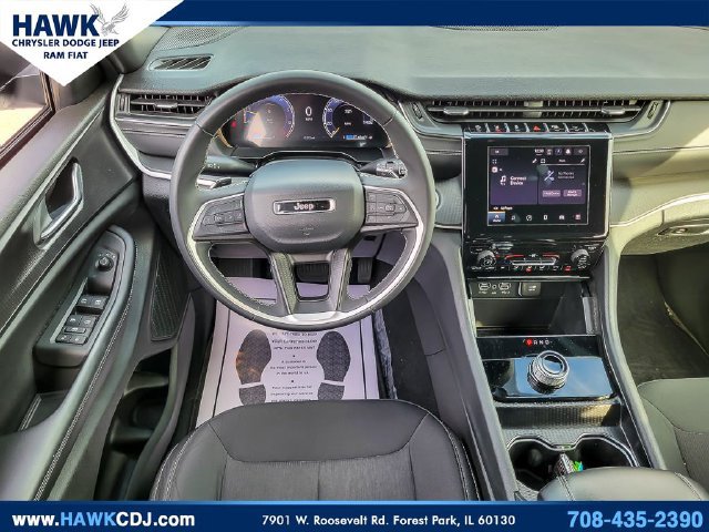 Certified 2025 Jeep Grand Cherokee Laredo AWD/4WD image 12