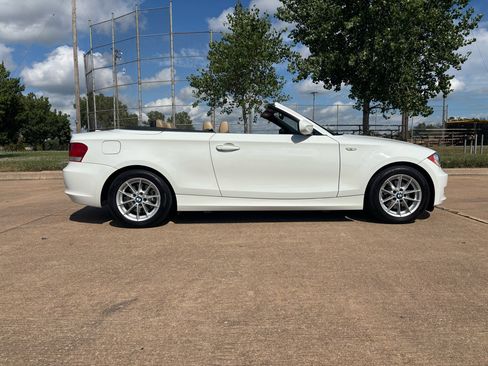 Used 2011 BMW 128i Convertible image 7