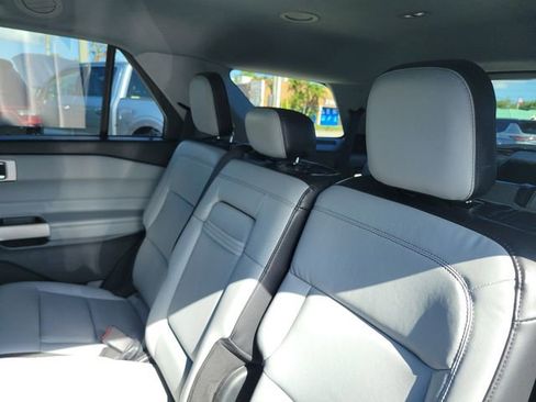 Used 2021 Ford Explorer XLT w/ Equipment Group 202A RWD image 13