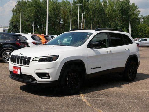 Used 2023 Jeep Cherokee Altitude Lux image 3