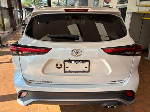 Used 2022 Toyota Highlander XSE AWD/4WD image 12