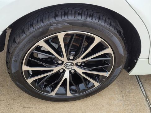 Used 2020 Toyota Camry SE FWD image 6