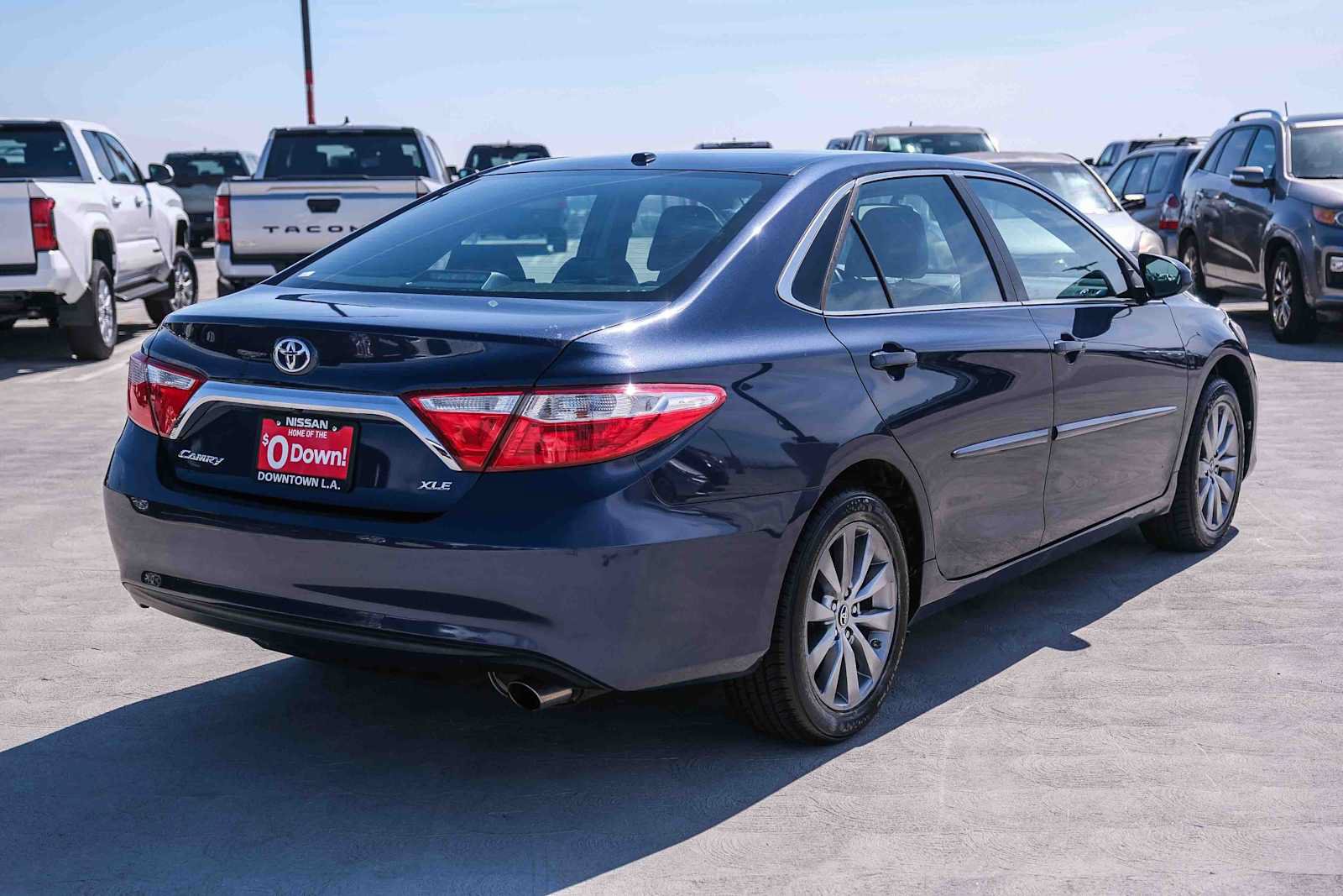 Used 2017 Toyota Camry XLE w/ Convenience Package FWD image 4