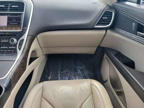 Used 2017 Lincoln MKX Reserve w/ Lincoln MKX Climate Package image 16