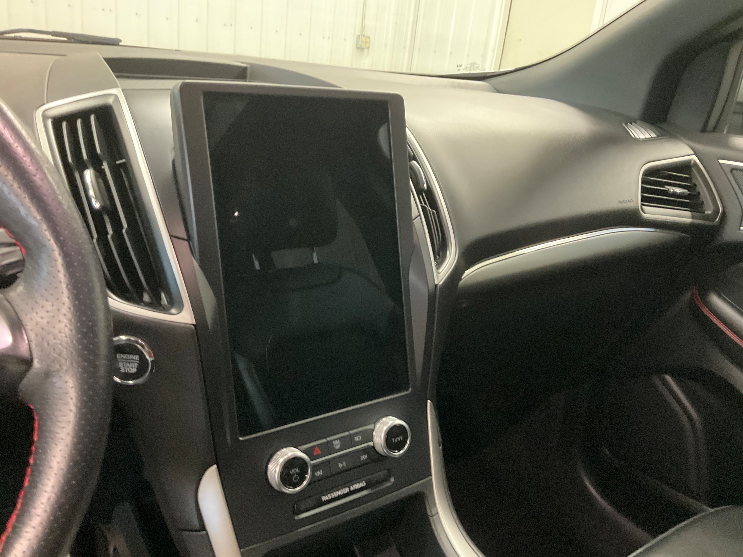 Used 2024 Ford Edge ST-Line w/ Class II Trailer Tow Package AWD/4WD image 15