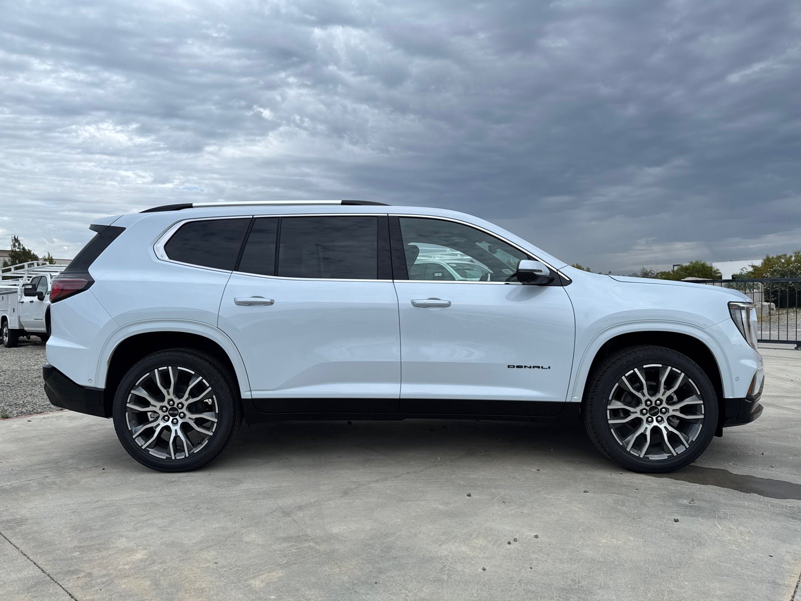 Used 2026 GMC Acadia Denali Ultimate w/ LPO, Floor Liner Package AWD/4WD image 7
