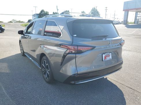 New 2026 Toyota Sienna Platinum AWD/4WD image 3