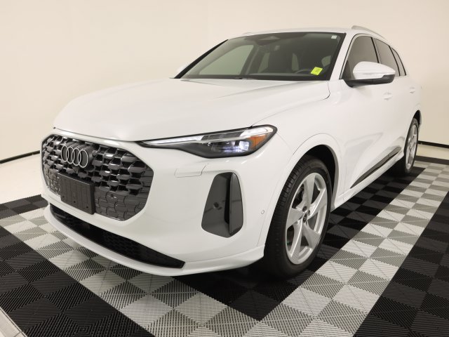 Certified 2025 Audi Q5 Prestige AWD/4WD image 1