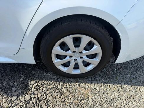 Used 2022 Toyota Corolla LE FWD image 9