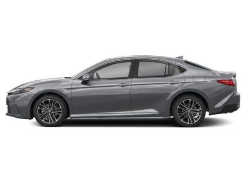 Used 2026 Toyota Camry XLE AWD/4WD image 3