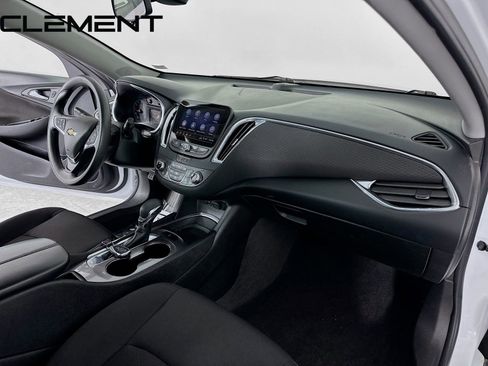 Used 2021 Chevrolet Malibu LT image 33