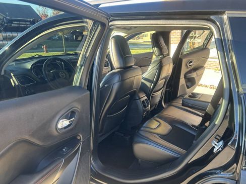 Used 2019 Jeep Cherokee Trailhawk w/ Cold Weather Group image 27