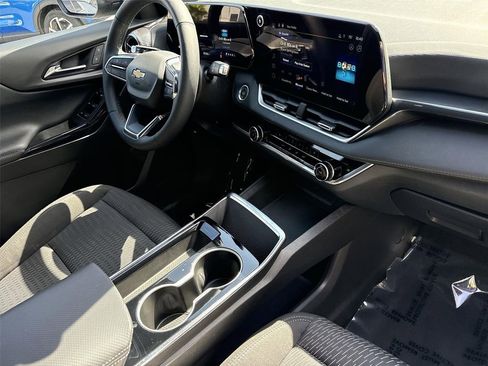 Used 2025 Chevrolet Equinox LT FWD image 26