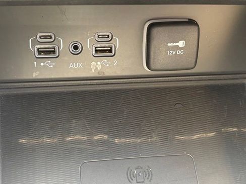 Used 2025 Jeep Grand Cherokee Limited w/ Luxury Tech Group II AWD/4WD image 23