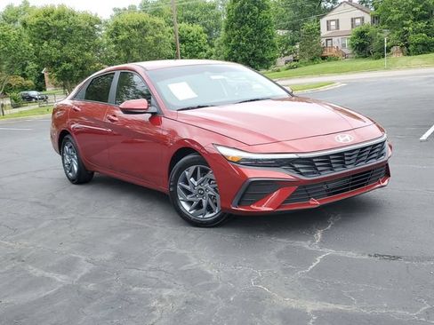 Certified 2024 Hyundai Elantra SEL FWD image 32