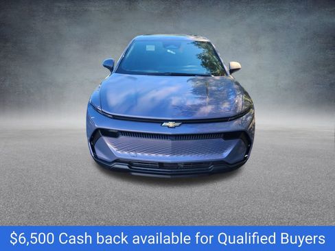 New 2026 Chevrolet Equinox EV LT image 2