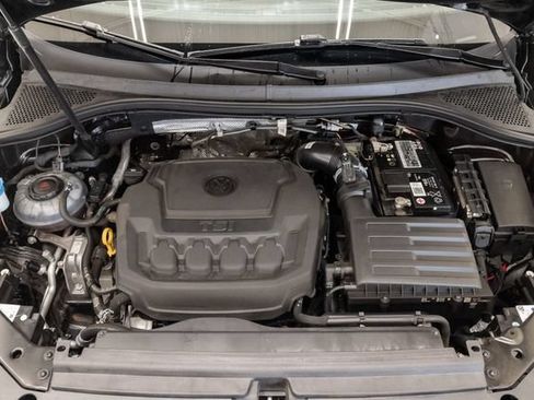 Used 2023 Volkswagen Tiguan SE FWD image 3