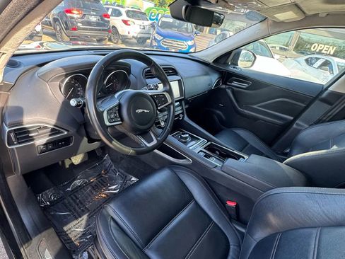 Used 2020 Jaguar F-PACE Prestige image 9