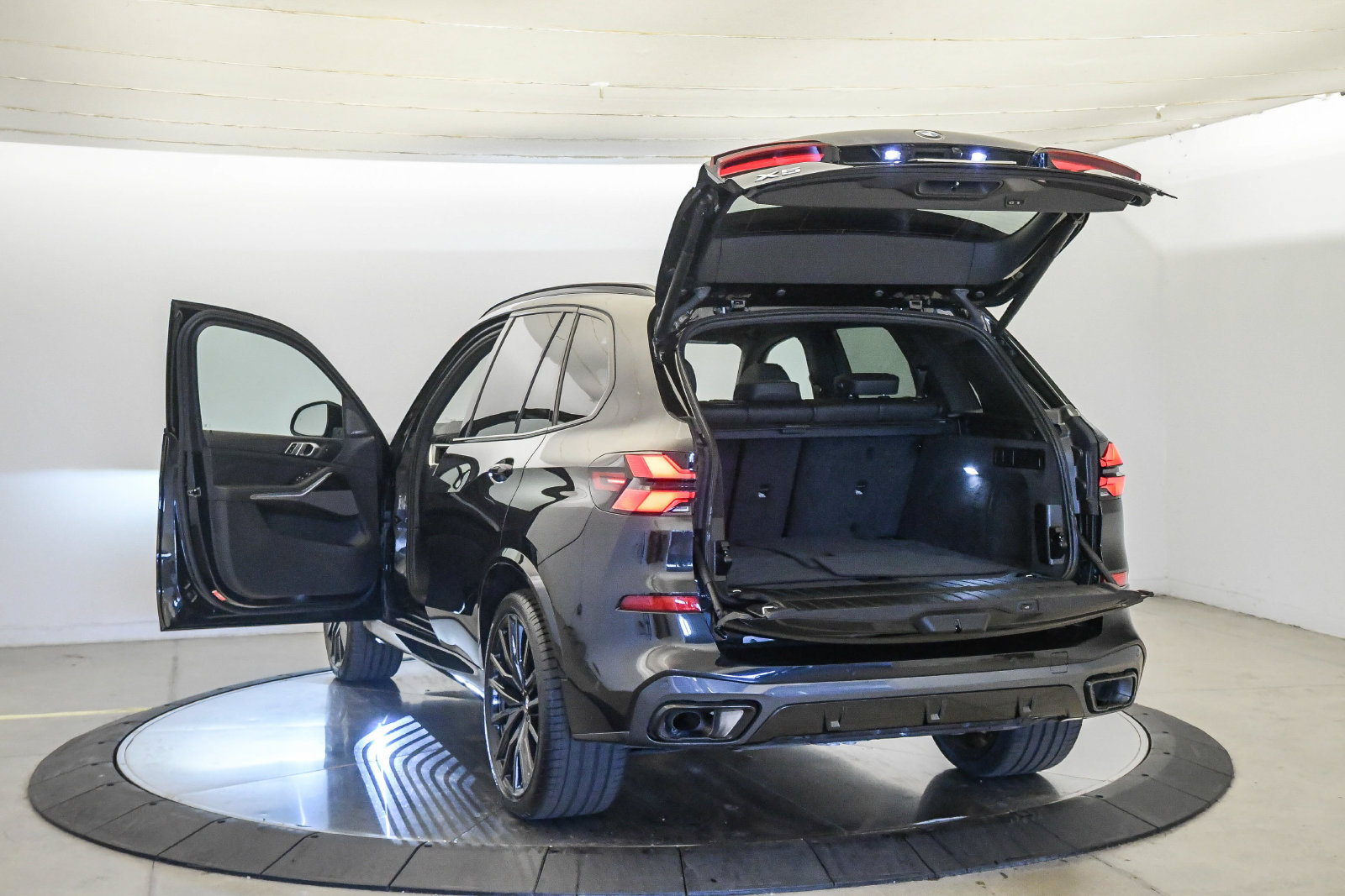 Certified 2025 BMW X5 sDrive40i w/ M Sport Package RWD image 24